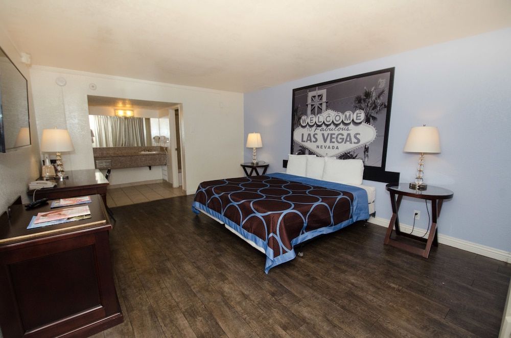 Super 8 by Wyndham Las Vegas North Strip/Fremont St. Area room