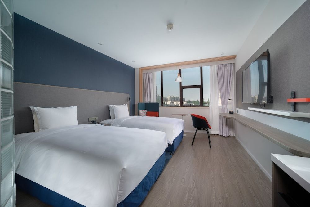 Holiday Inn Express Shanghai Jinqiao Central, an IHG Hotel featured 4