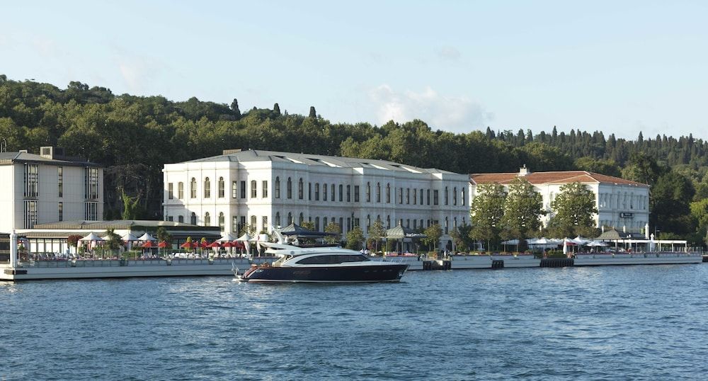 Four Seasons Hotel Istanbul at the Bosphorus 2