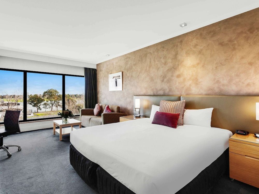 Mercure Melbourne Albert Park Standard Room, 1 King Bed 5