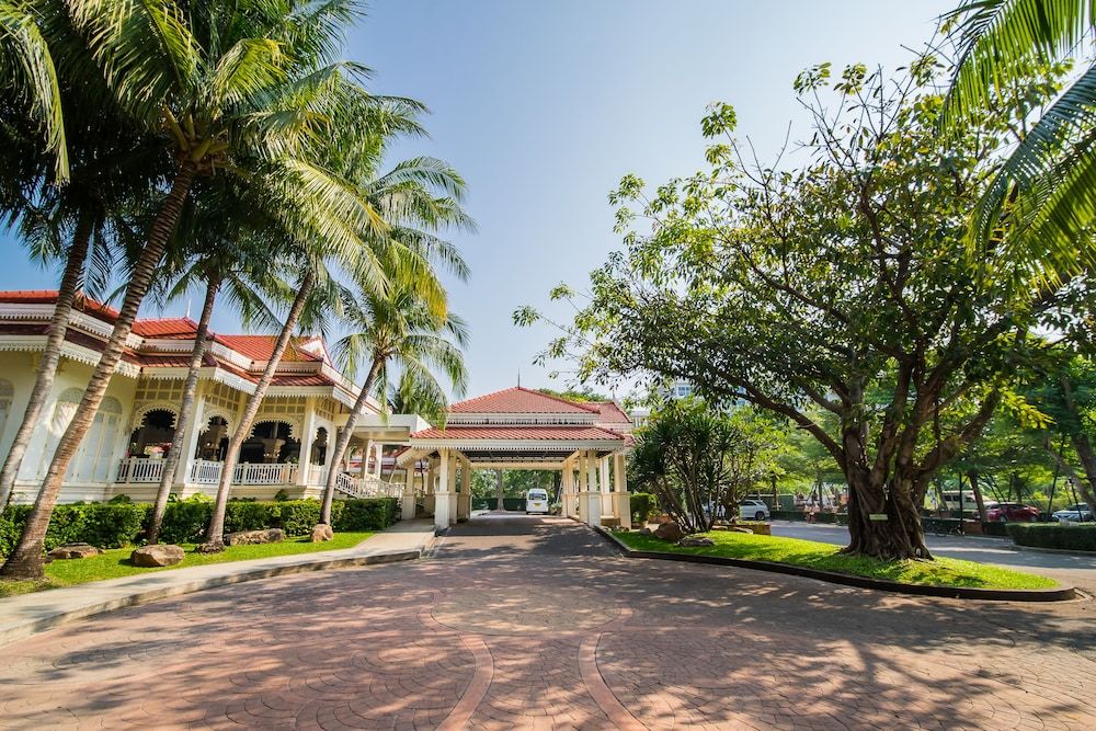 Wora Bura Hua Hin Resort and Spa 4