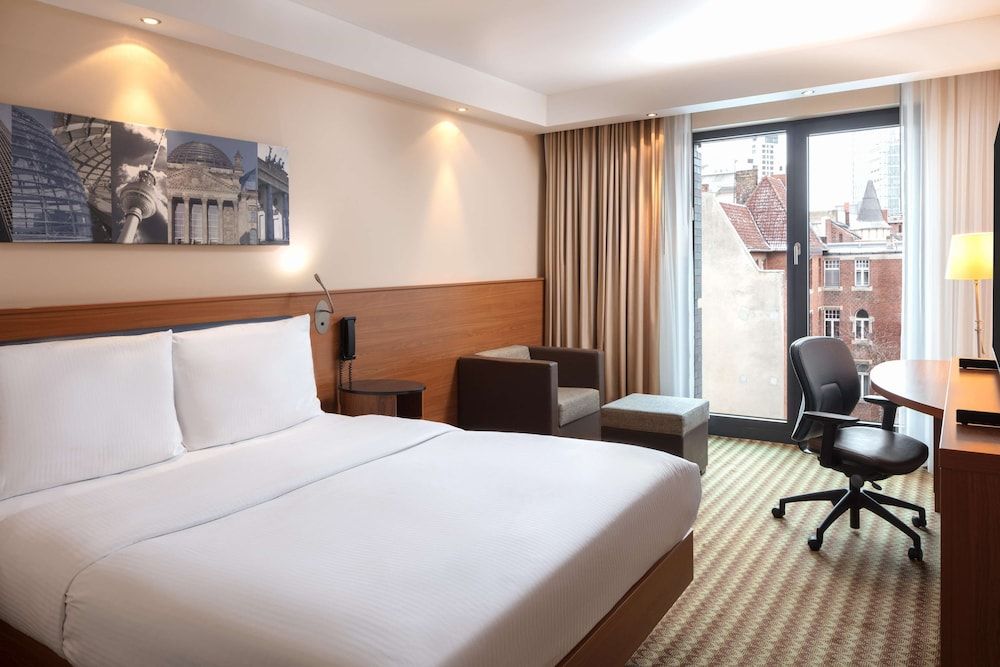 Hampton by Hilton Berlin City West featured 3