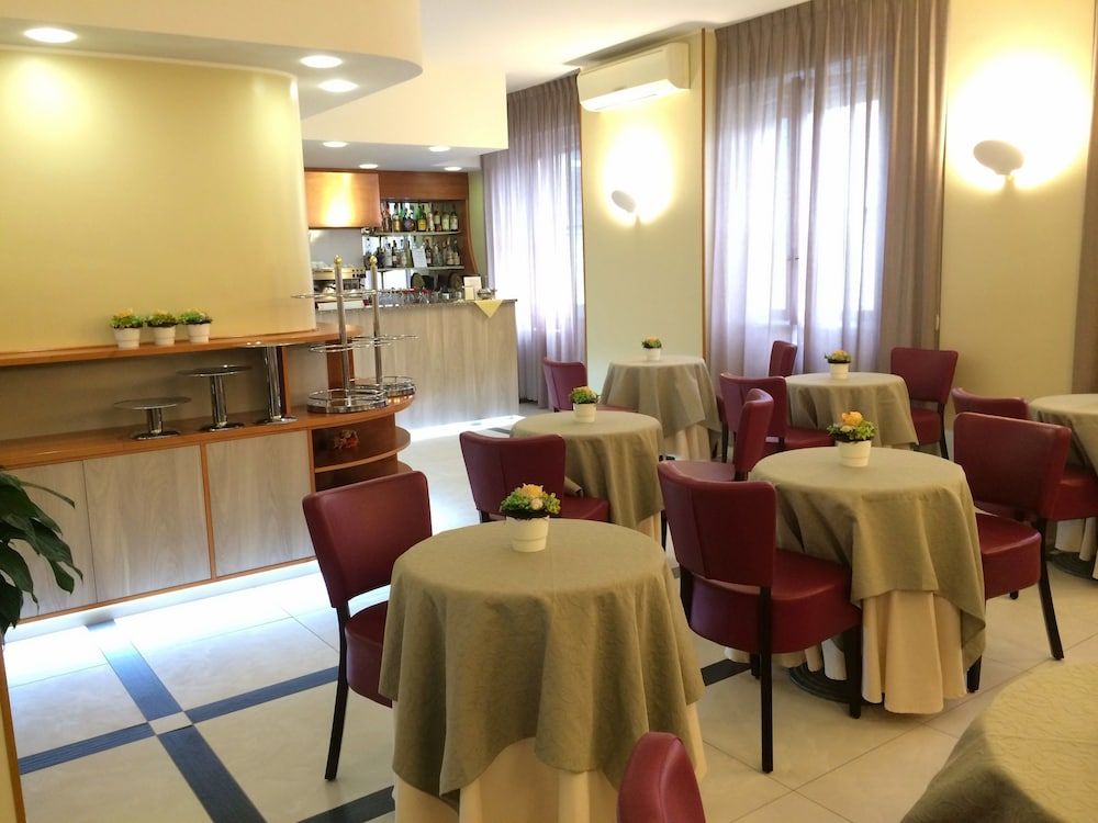 Hotel Arcobaleno dining_area 2