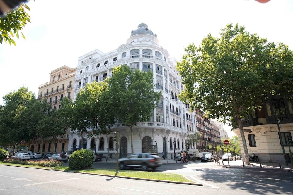 Petit Palace Savoy Alfonso XII facade