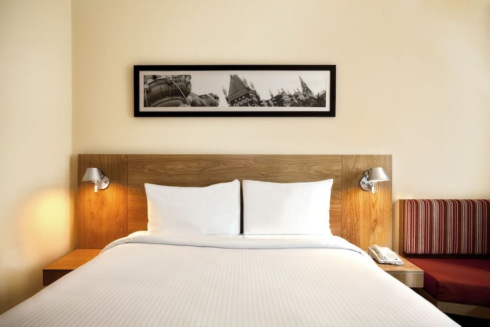 ibis Navi Mumbai Hotel Standard Room, 1 Queen Bed 5