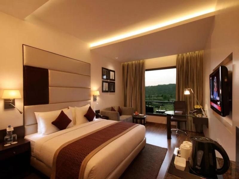 Golden Tulip Panchkula Deluxe Double or Twin Room  6