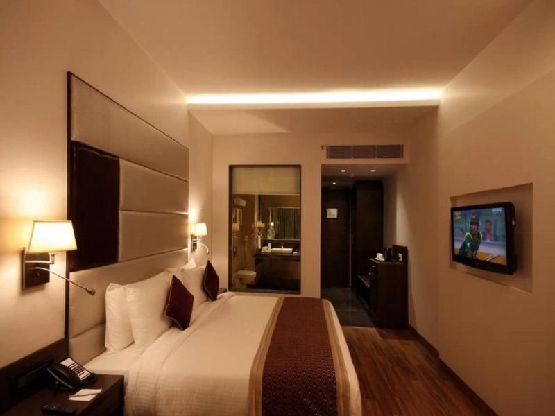 Golden Tulip Panchkula Deluxe Double or Twin Room  13