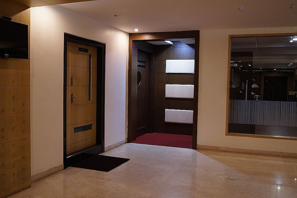 Hotel Winsar Park interior_entrance