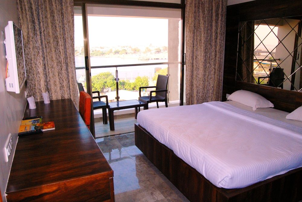 Hotel Apaar Premium Room 9