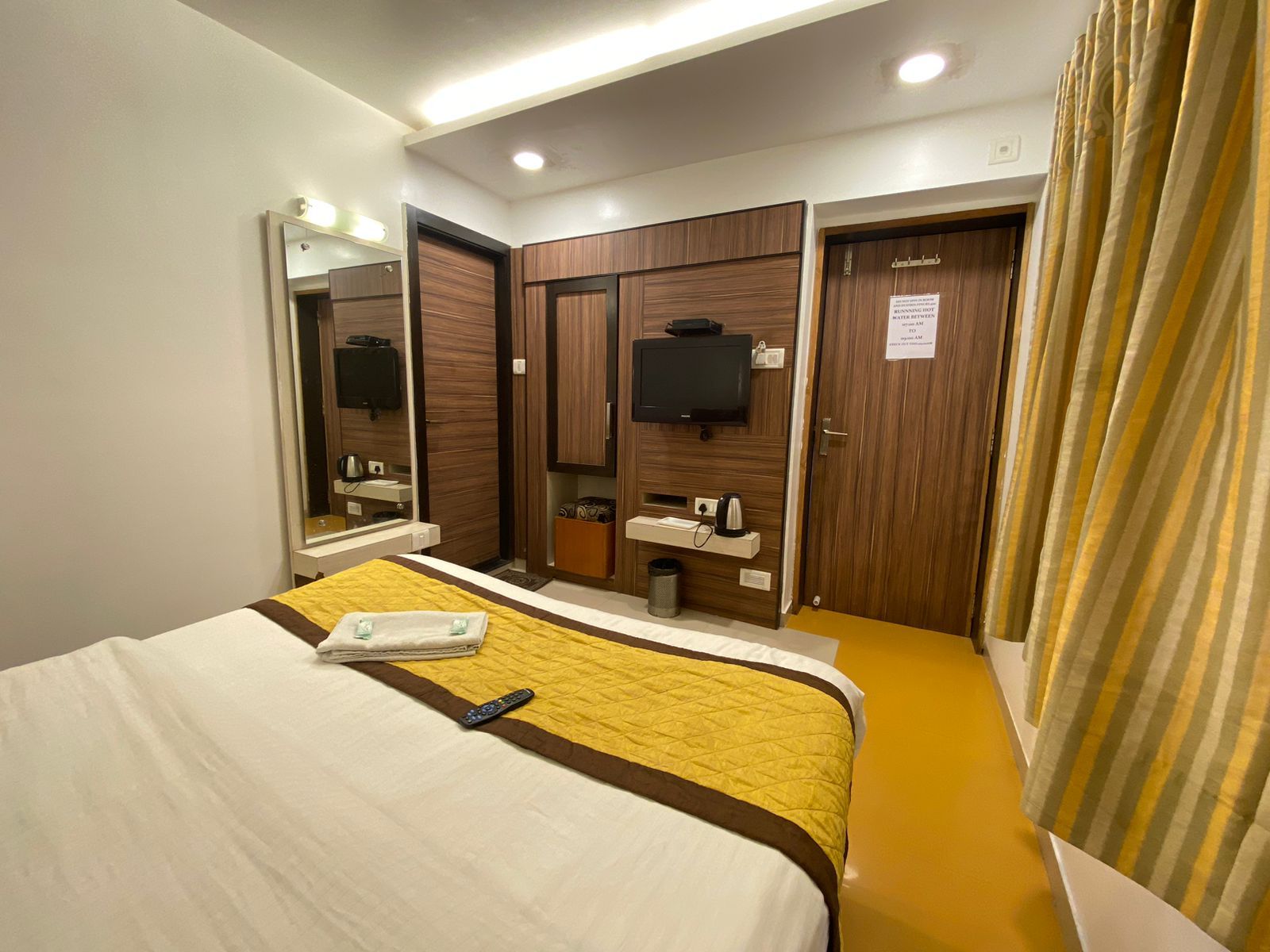 Hotel Crystal Inn @ Nakki Lake Deluxe Double Room No AC 9