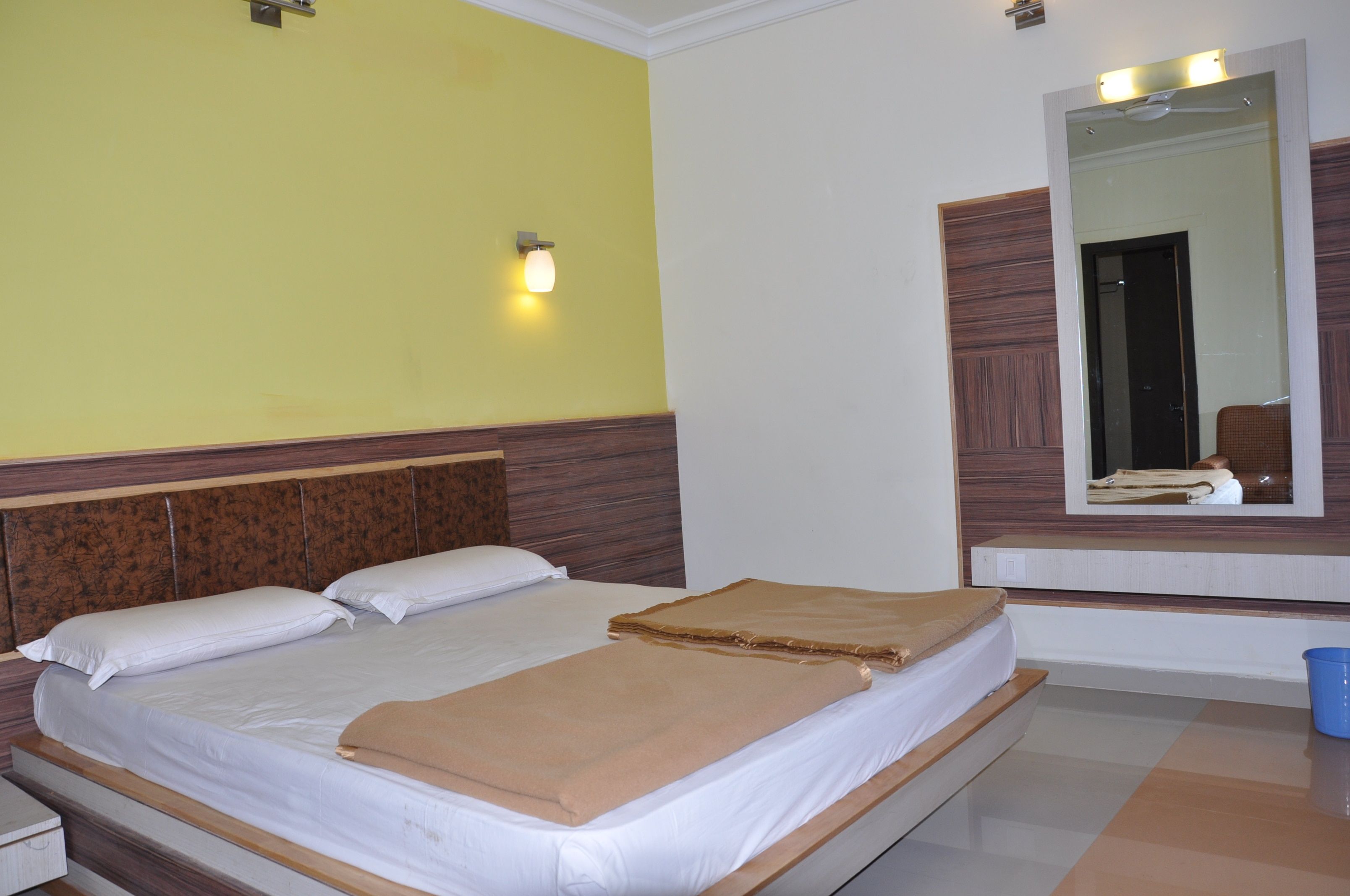 Hotel Crystal Inn @ Nakki Lake Deluxe Double Room No AC 7