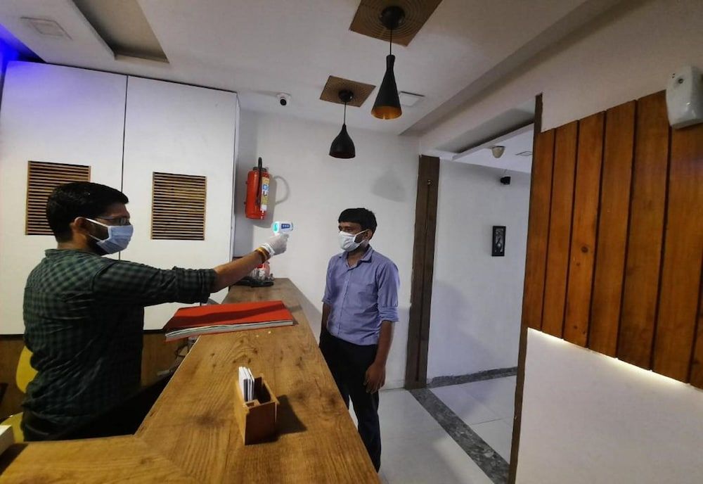 undefined Hotel Satellite Inn 6