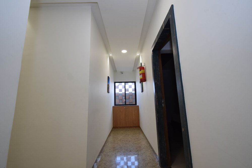 undefined Hotel Satellite Inn 3