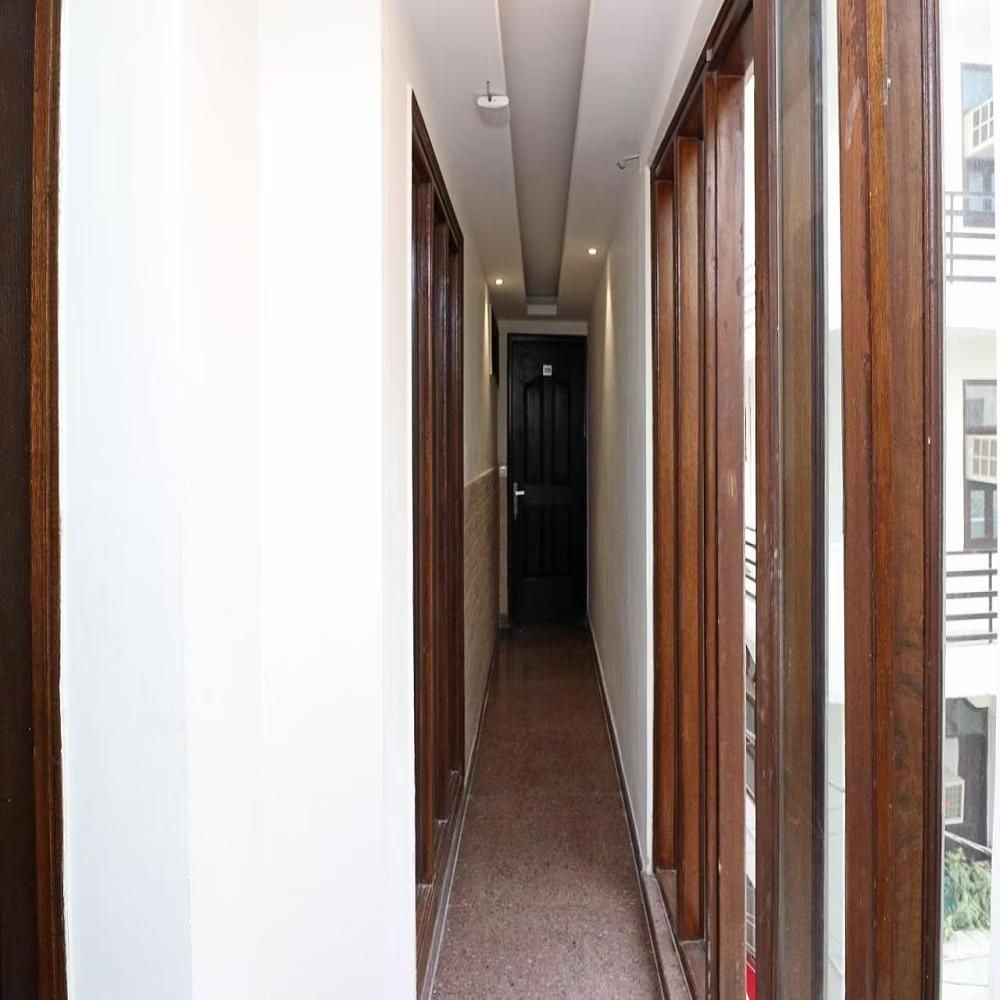 undefined Hotel Jay Vee Continental 9