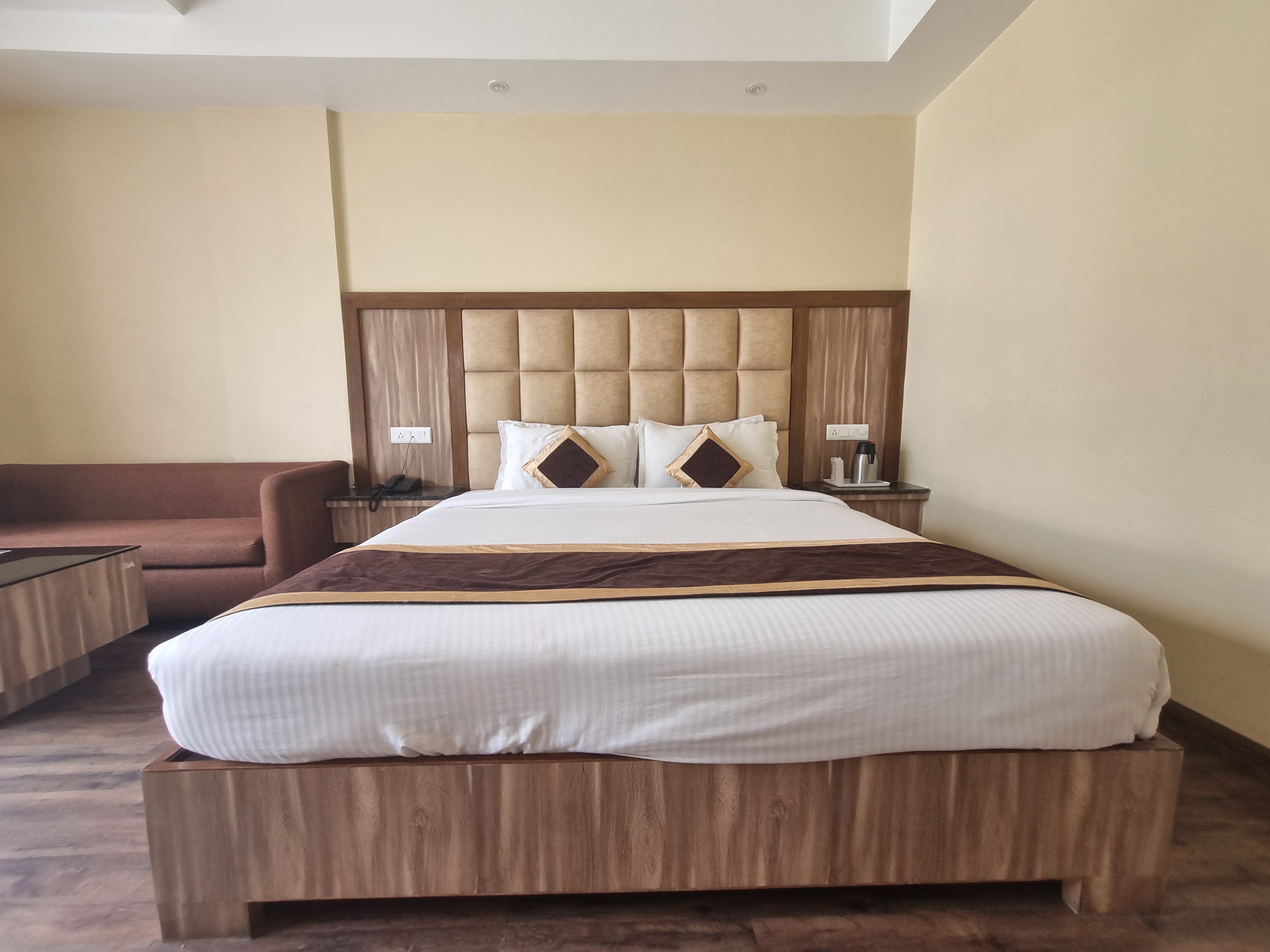 Tulip Tree Deluxe Double Room 10