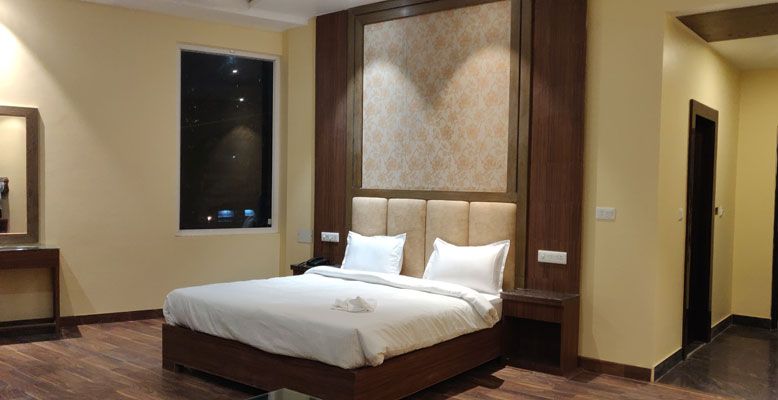 Tulip Tree Deluxe Double Room 6