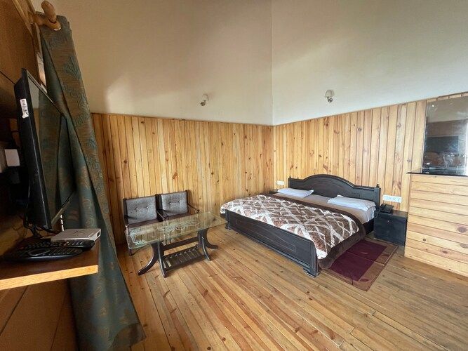 Shri Shail Inn Deluxe Room 4