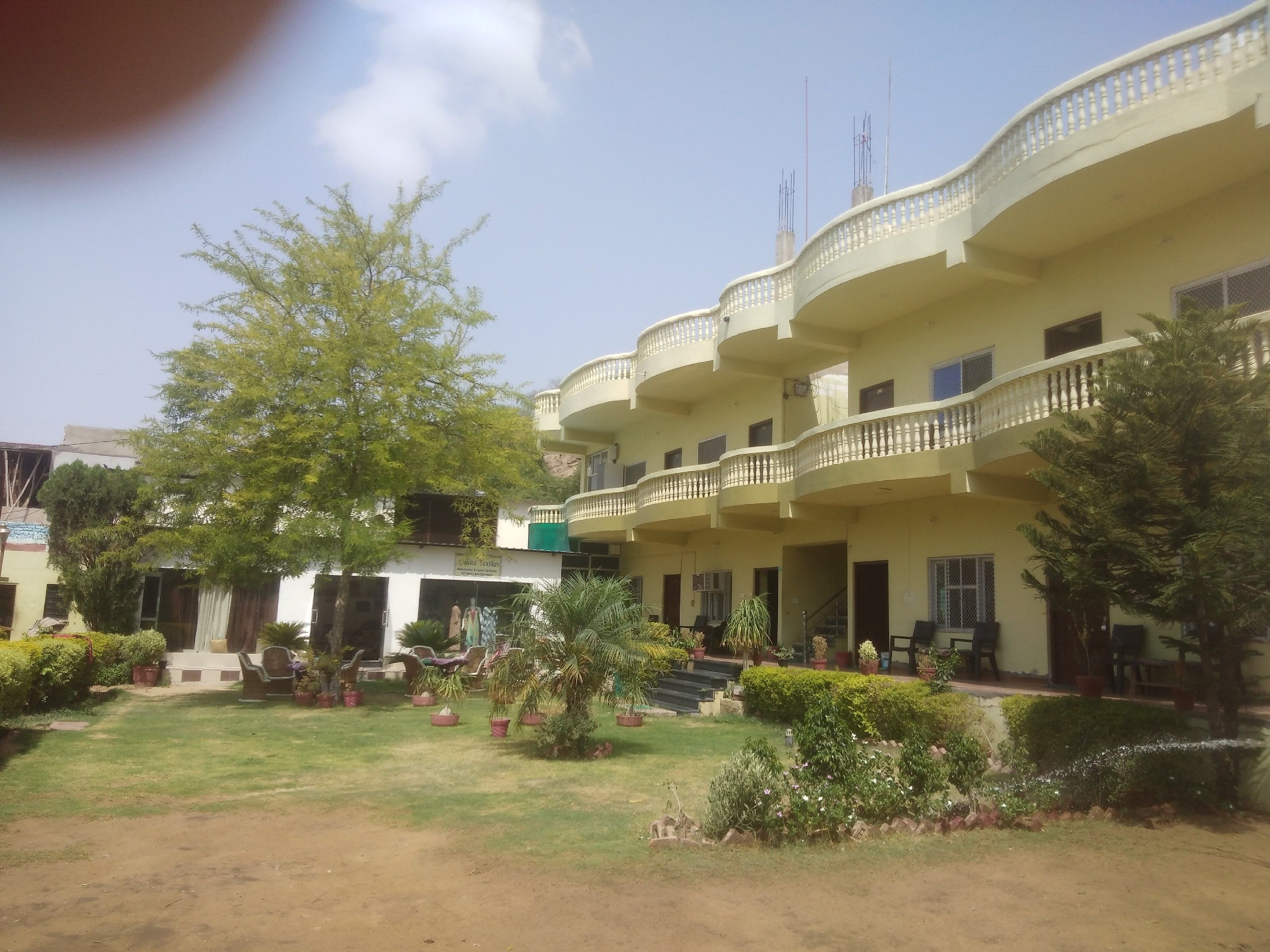 undefined Hill View 7
