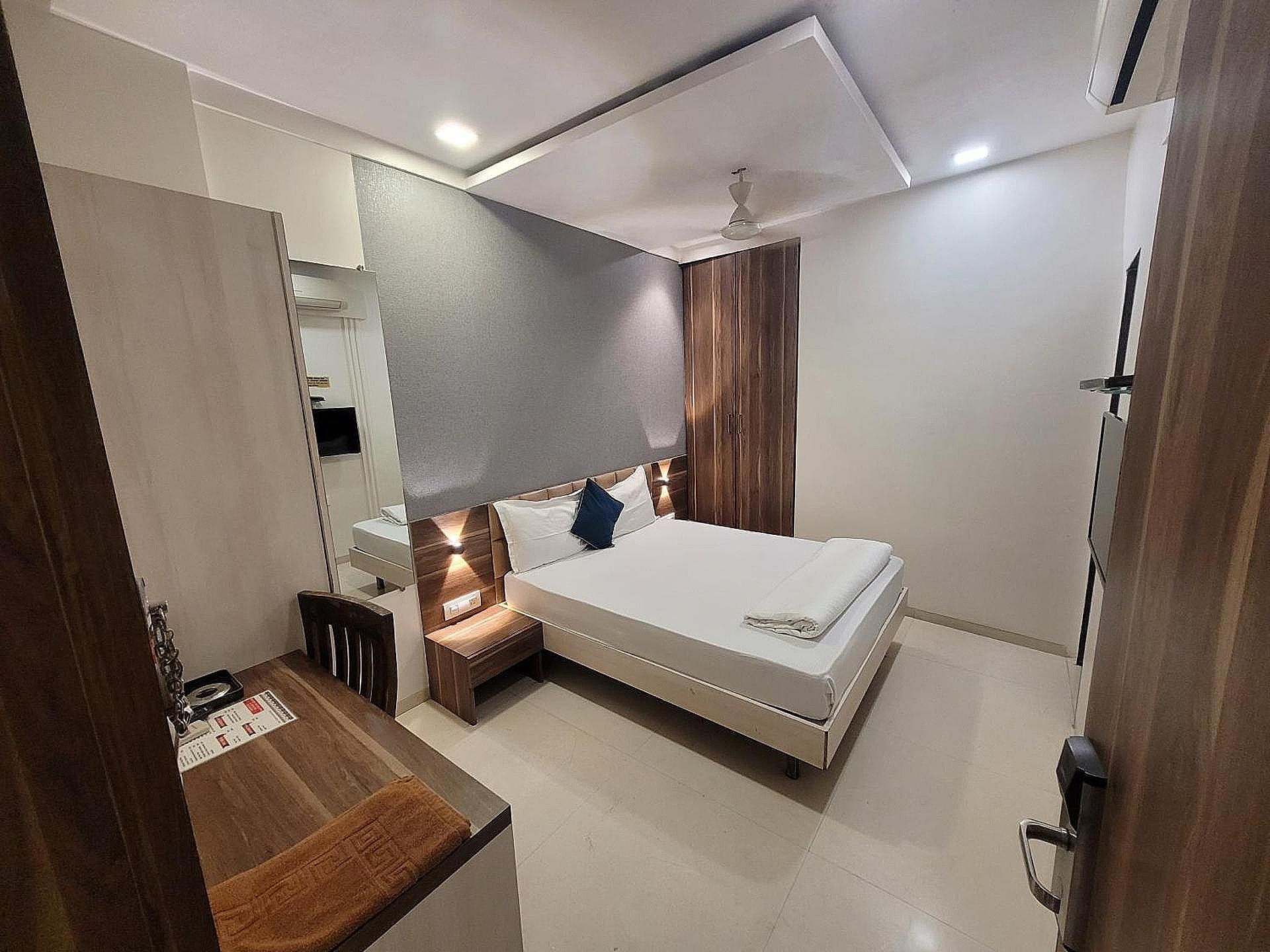 Hotel Heritage - Near Trade Center, Visa Consulate BKC Deluxe Room 2