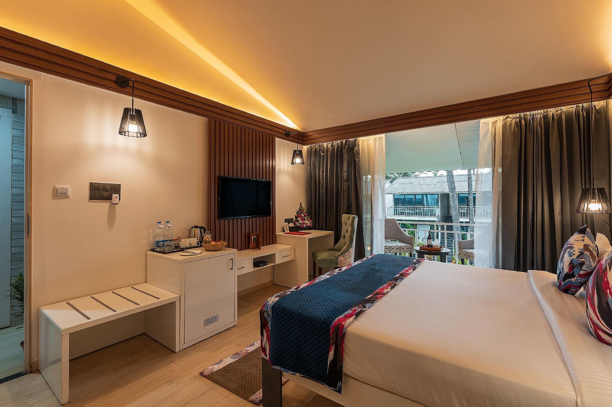 Foxoso LA Beach Resort Premium Room with Balcony