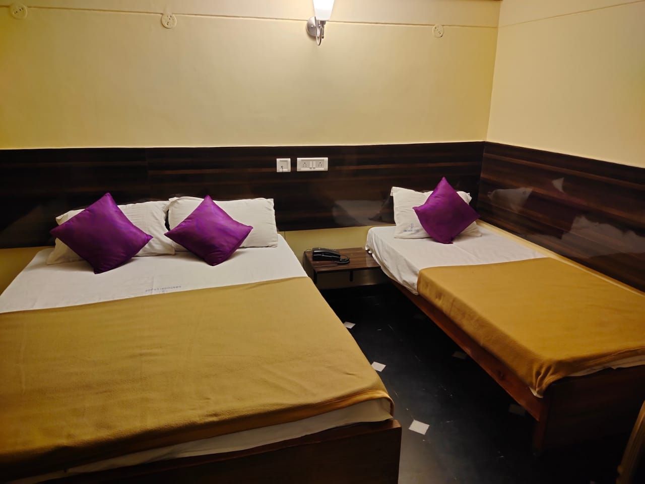 Swathisri Residency Comfort Triple Room with Shower 9