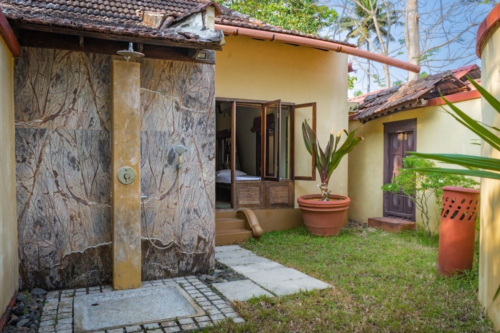 Amritara A Beach Symphony bathroom