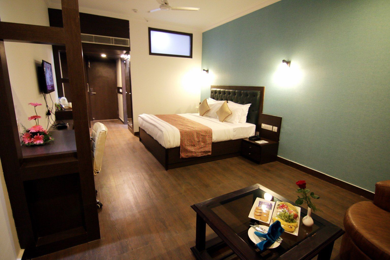 Treebo Trinetar International Deluxe Rooms 5