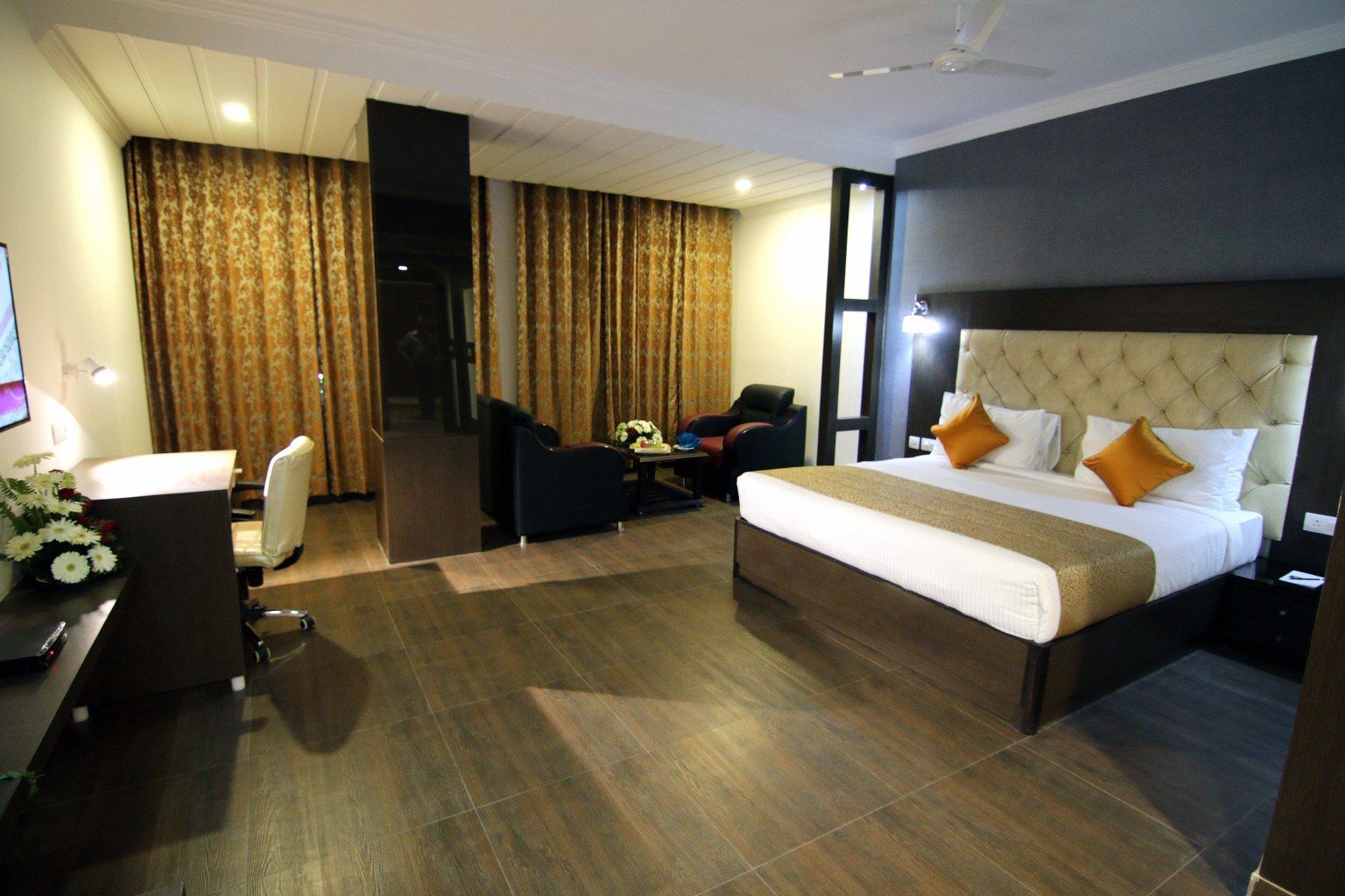Treebo Trinetar International Premium Rooms 2