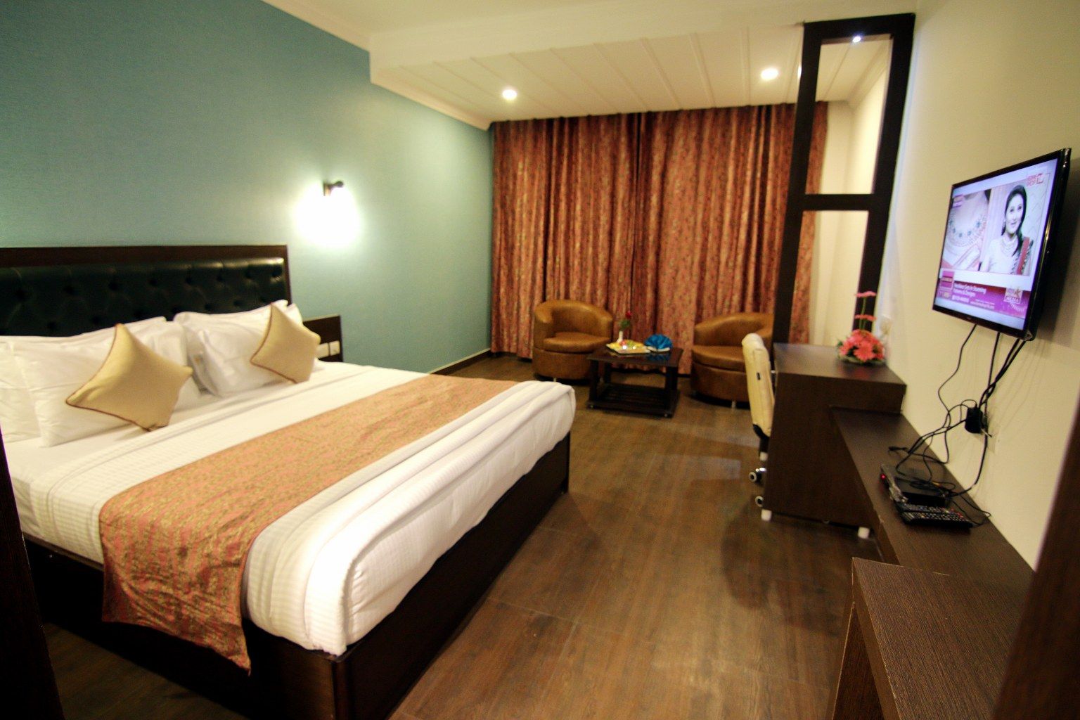 Treebo Trinetar International Deluxe Rooms 3