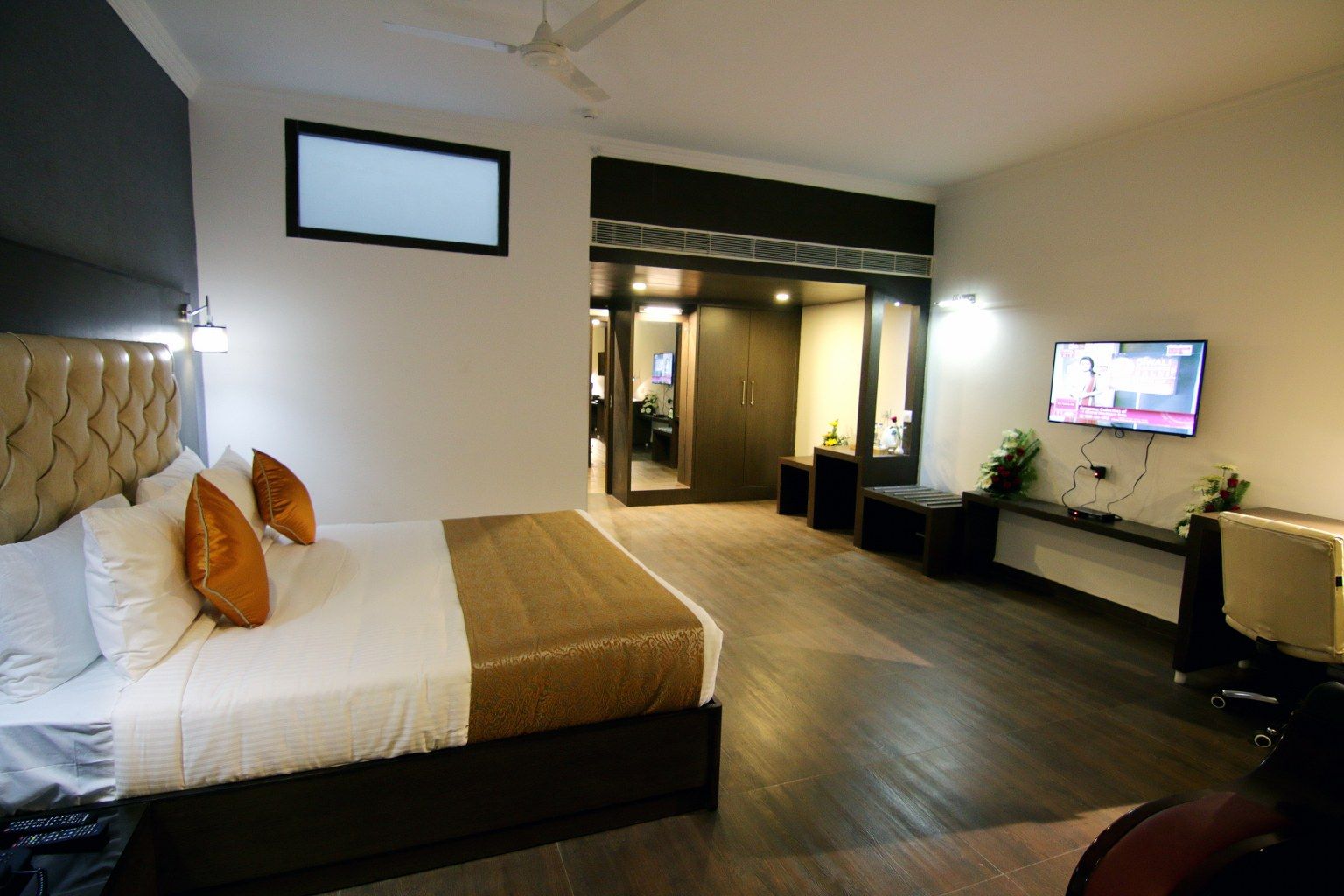 Treebo Trinetar International Premium Rooms 3