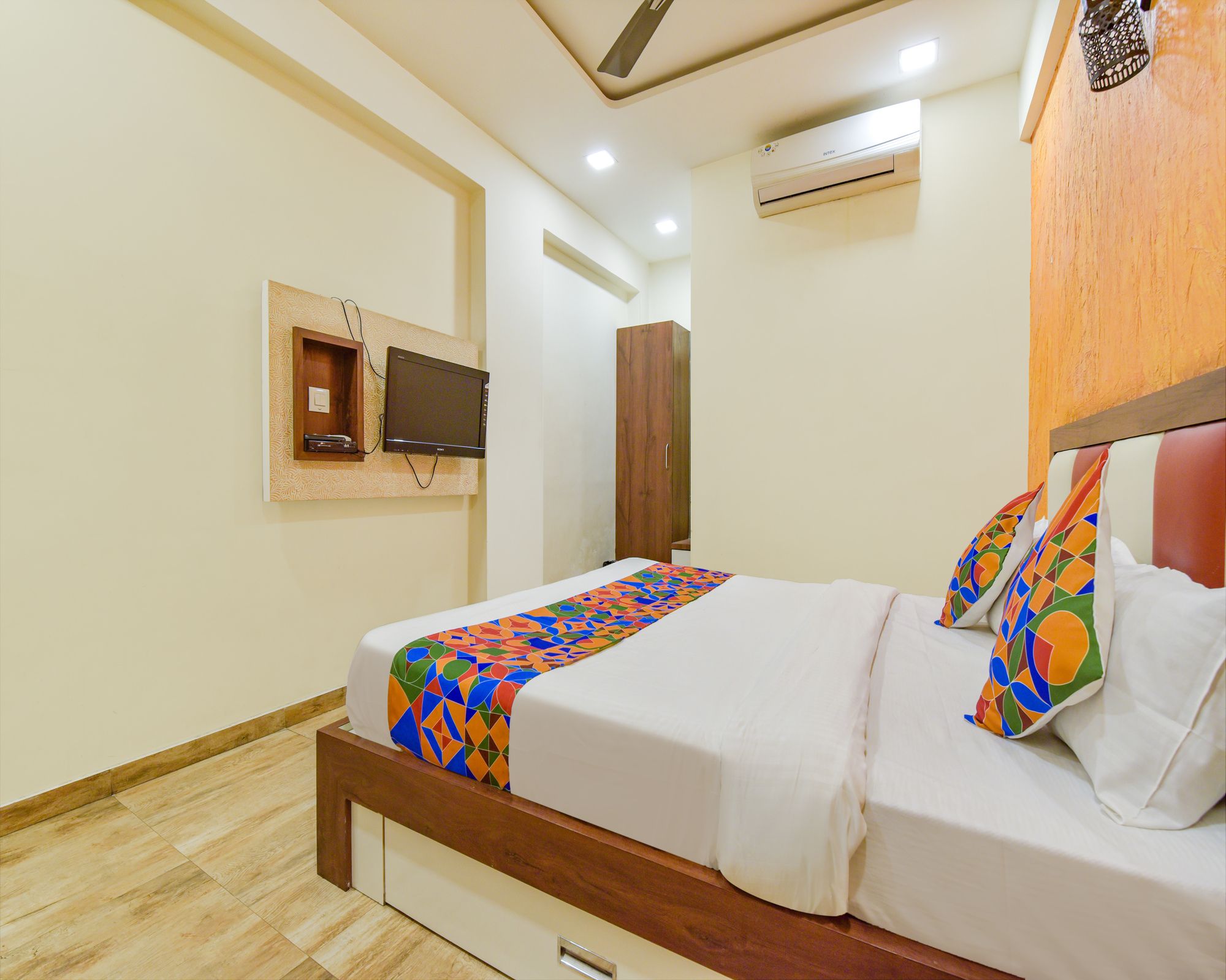 undefined FabHotel Tulip Plaza 7