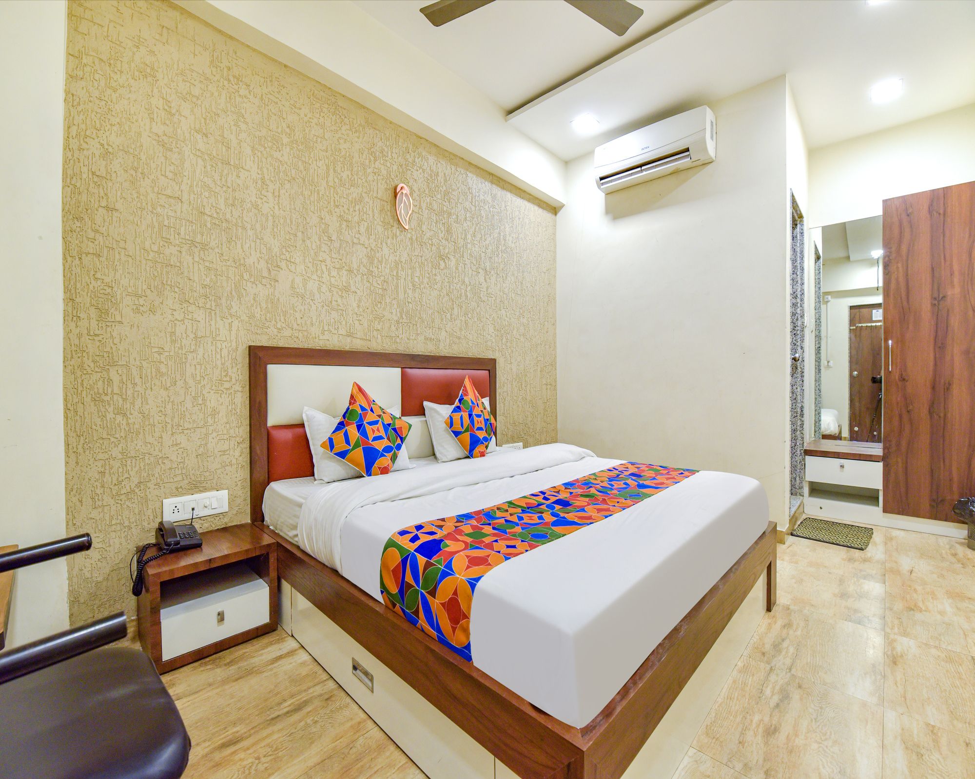 undefined FabHotel Tulip Plaza 4