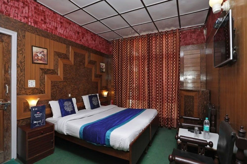 Goroomgo Deluxe Ankur Lake View Nainital Deluxe Double Room 5