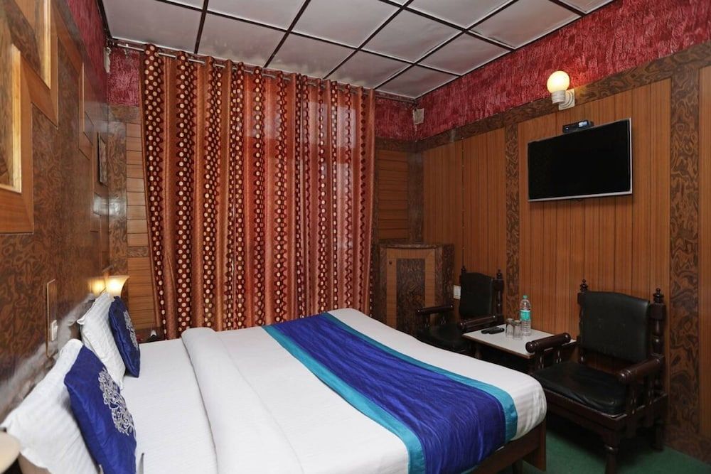 Goroomgo Deluxe Ankur Lake View Nainital Deluxe Double Room