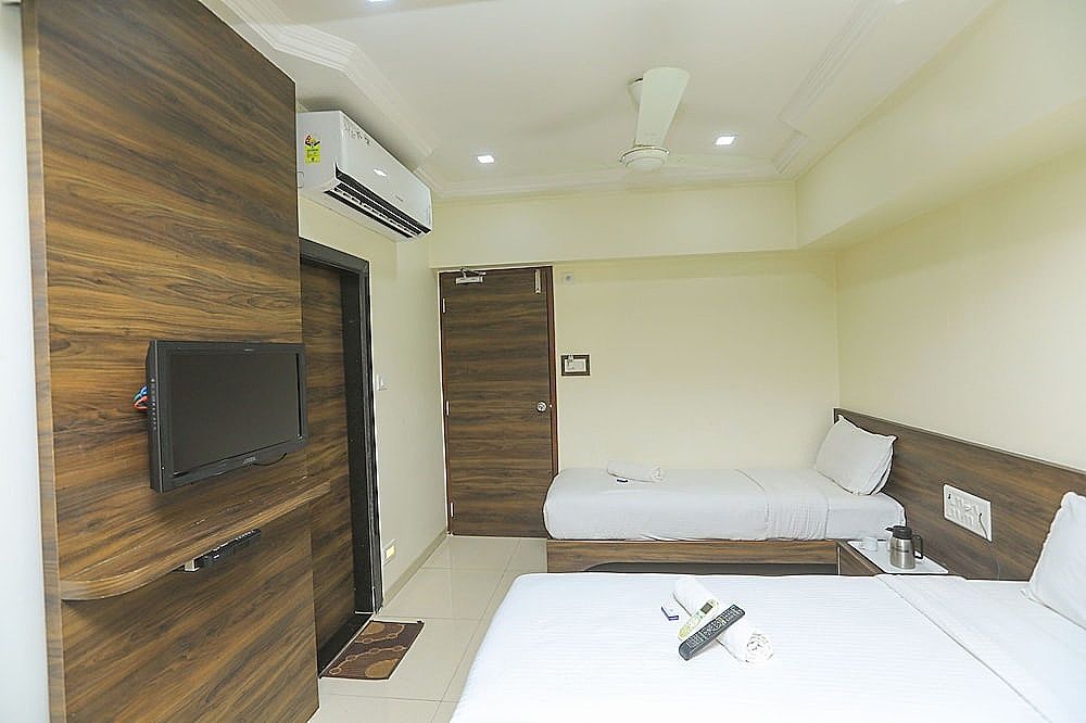 Hotel Midtown Andheri Standard Double Room 9