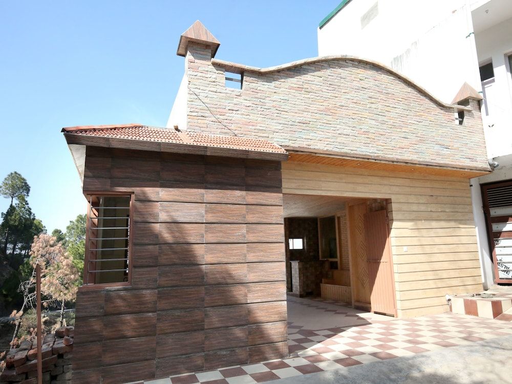 OYO 12170 Home Rustic Villa Kasauli 3