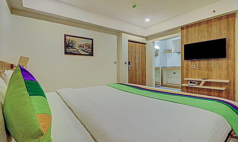 Treebo Seaesta RK Beach Deluxe Double Room