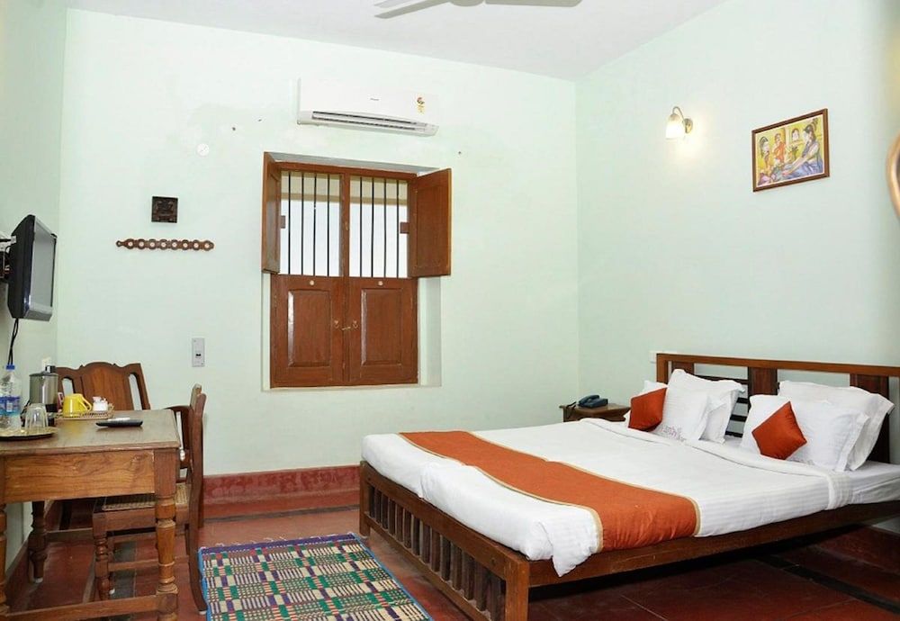 Saradharam Heritage Hotel Lakshmi Vilas Deluxe Double Room 3