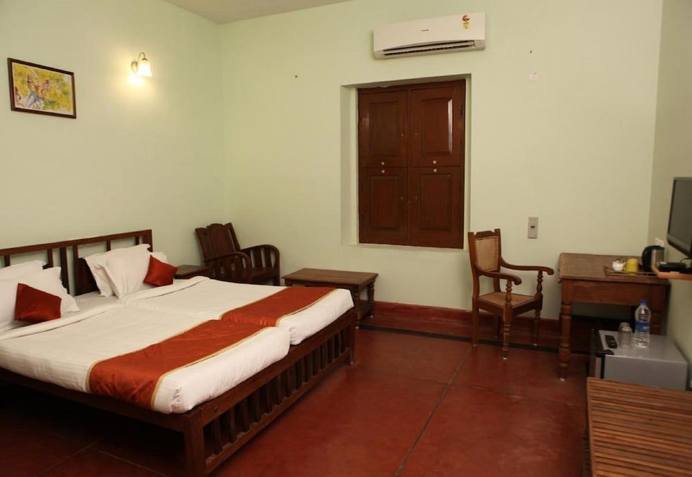 Saradharam Heritage Hotel Lakshmi Vilas Deluxe Double Room 4