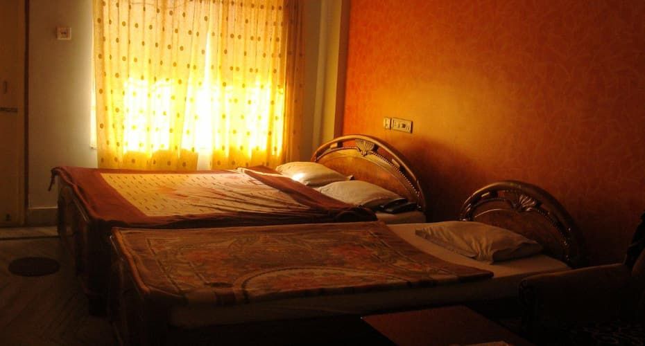 undefined Hotel Samrat Inn 8