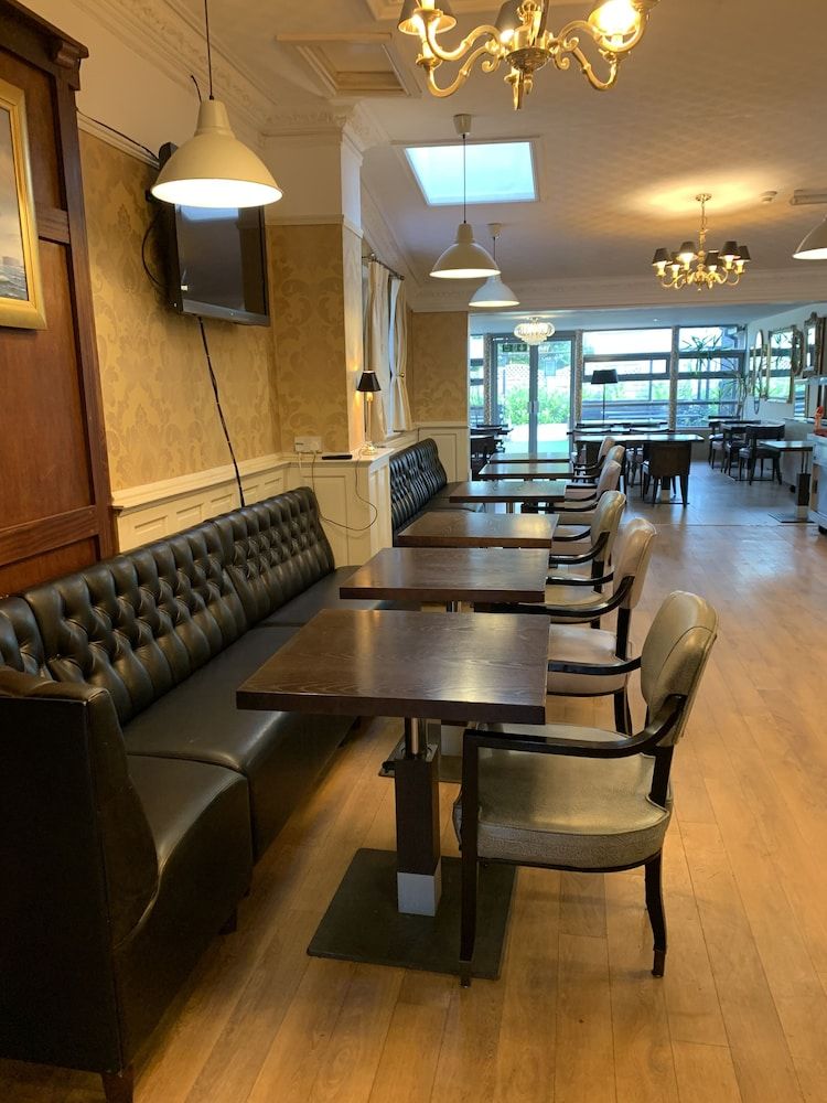 Beech Mount Hotel - Free Parking dining_area