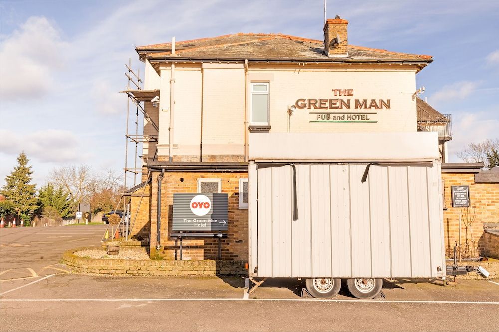 OYO The Green Man Pub and Hotel