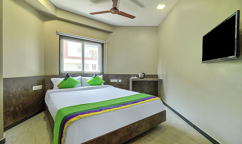 Treebo Sriz Cozy Seethamadhara Standard Double Room 8