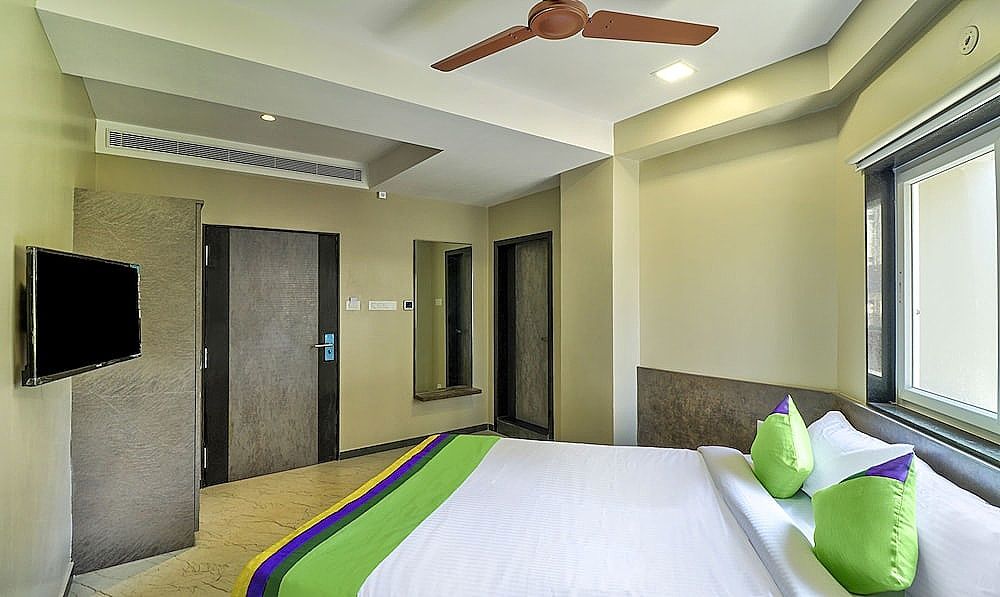 Treebo Sriz Cozy Seethamadhara Standard Double Room 5