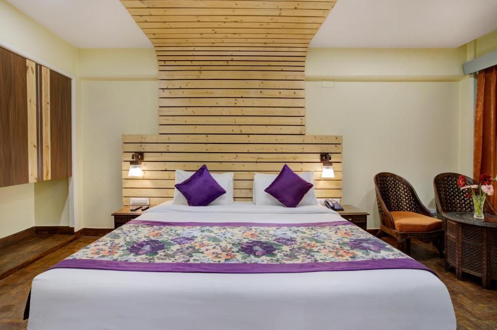 Mount Conifer Suites & Spa Deluxe Room 9