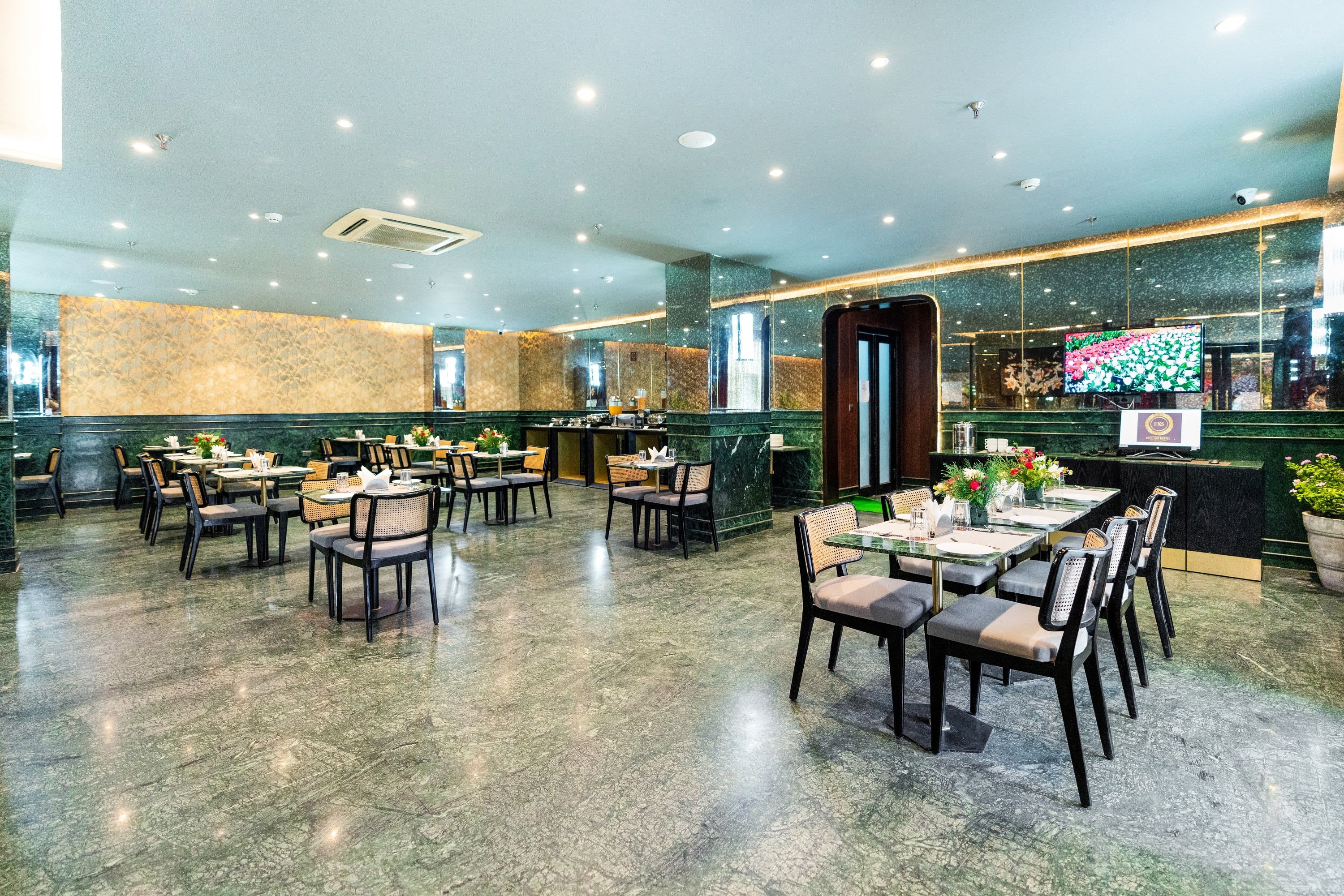 Foxoso Hotel Delhi Airport 4