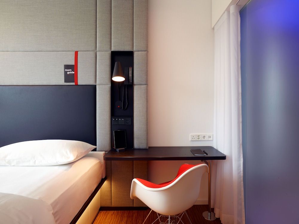 citizenM Los Angeles Downtown Room, 1 King Bed 4