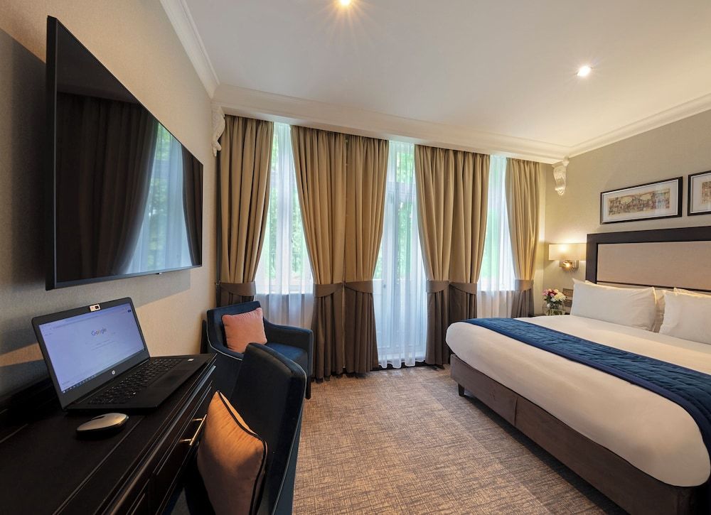 Wellington Hotel by Blue Orchid Superior Double Room 6