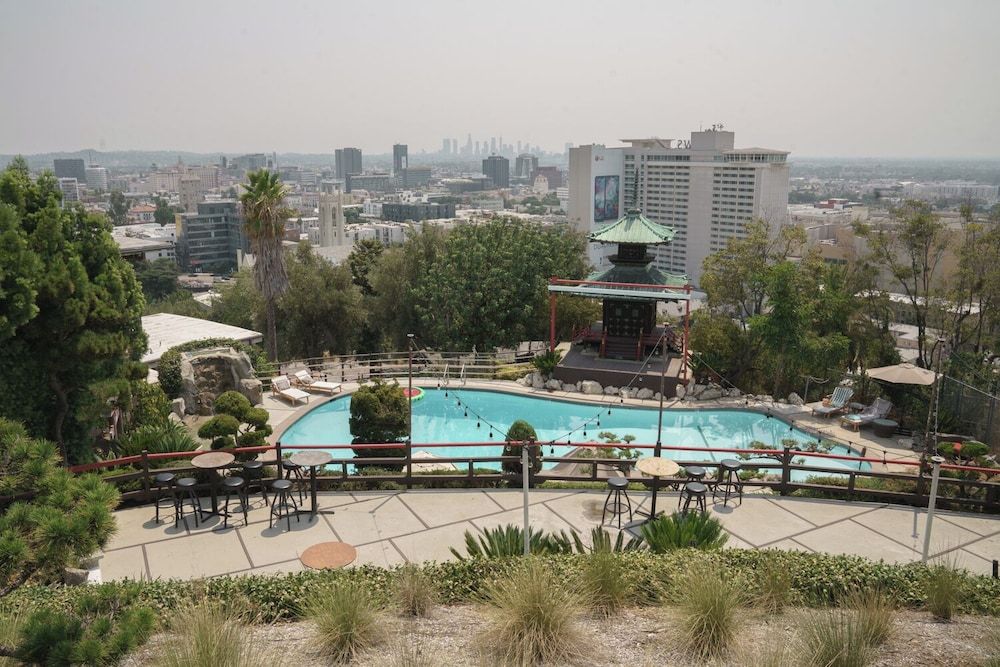 Hollywood Hills Hotel pool