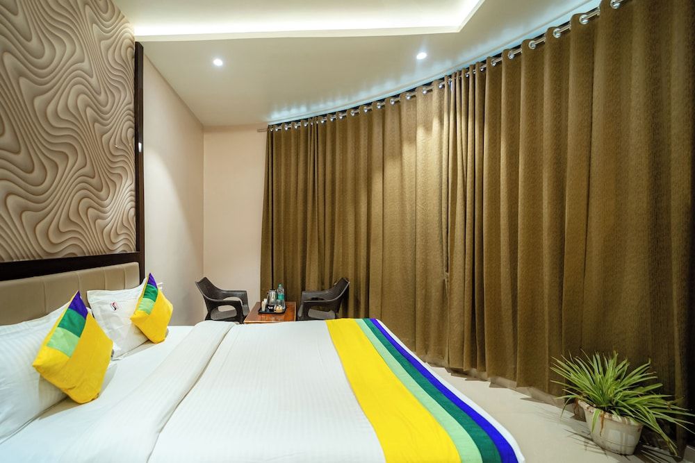 Itsy Hotels Sitara Standard Double Room 3